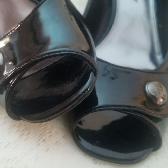 ⭐️ Etienne Aigner Patent Leather Wedge Heel Peep-Toe sz 8 - Picture 4 of 13